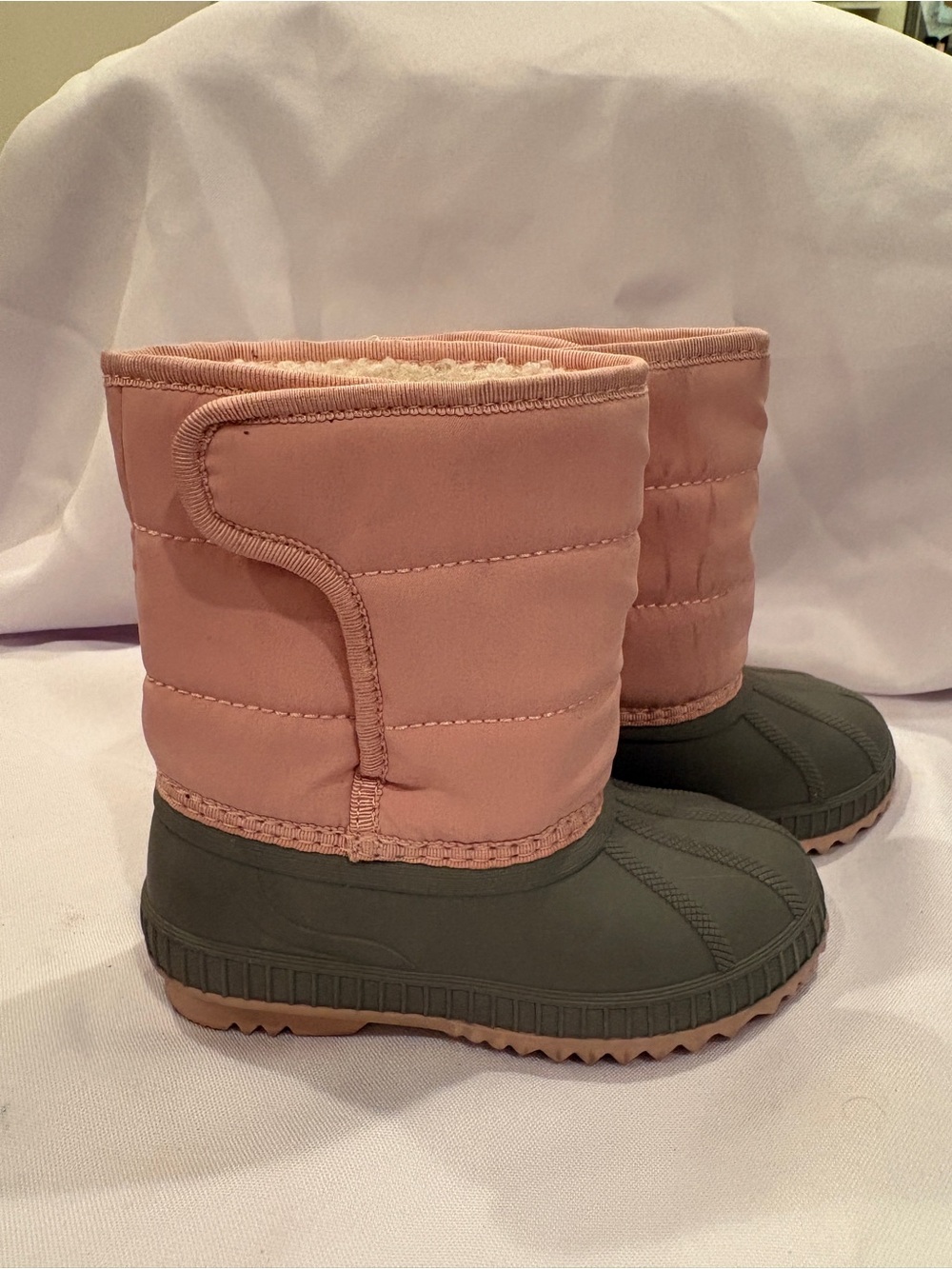 Old Navy Pink and Black Kids Winter Boots with Sherpa Lining